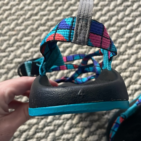 Girls Chacos - Picture 4 of 6